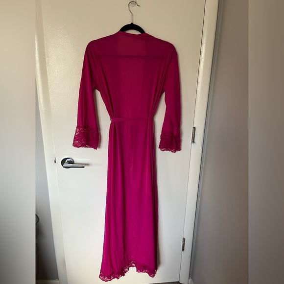 1980's Olga Peignoir Robe 🌸 - Picture 9 of 11